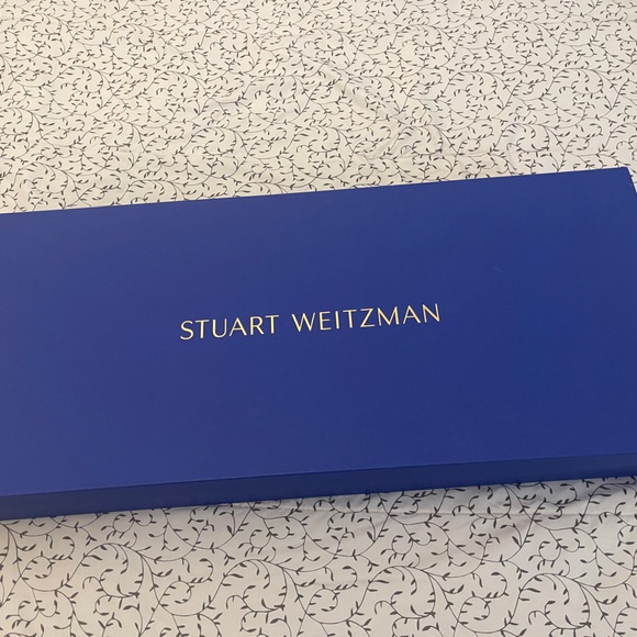 Stuart Weitzman - Picture 1 of 8